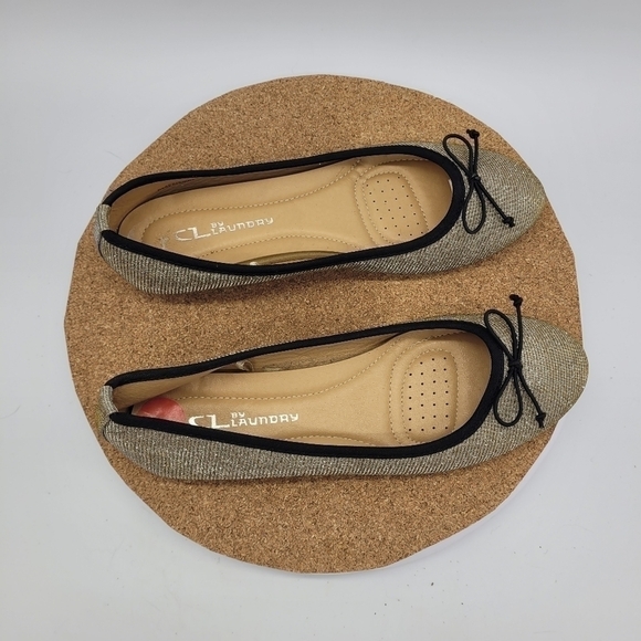 CL BY LAUNDRY Shimmering Gold Fabric Black Bow Ballet Flat Women's 7 - Picture 2 of 6